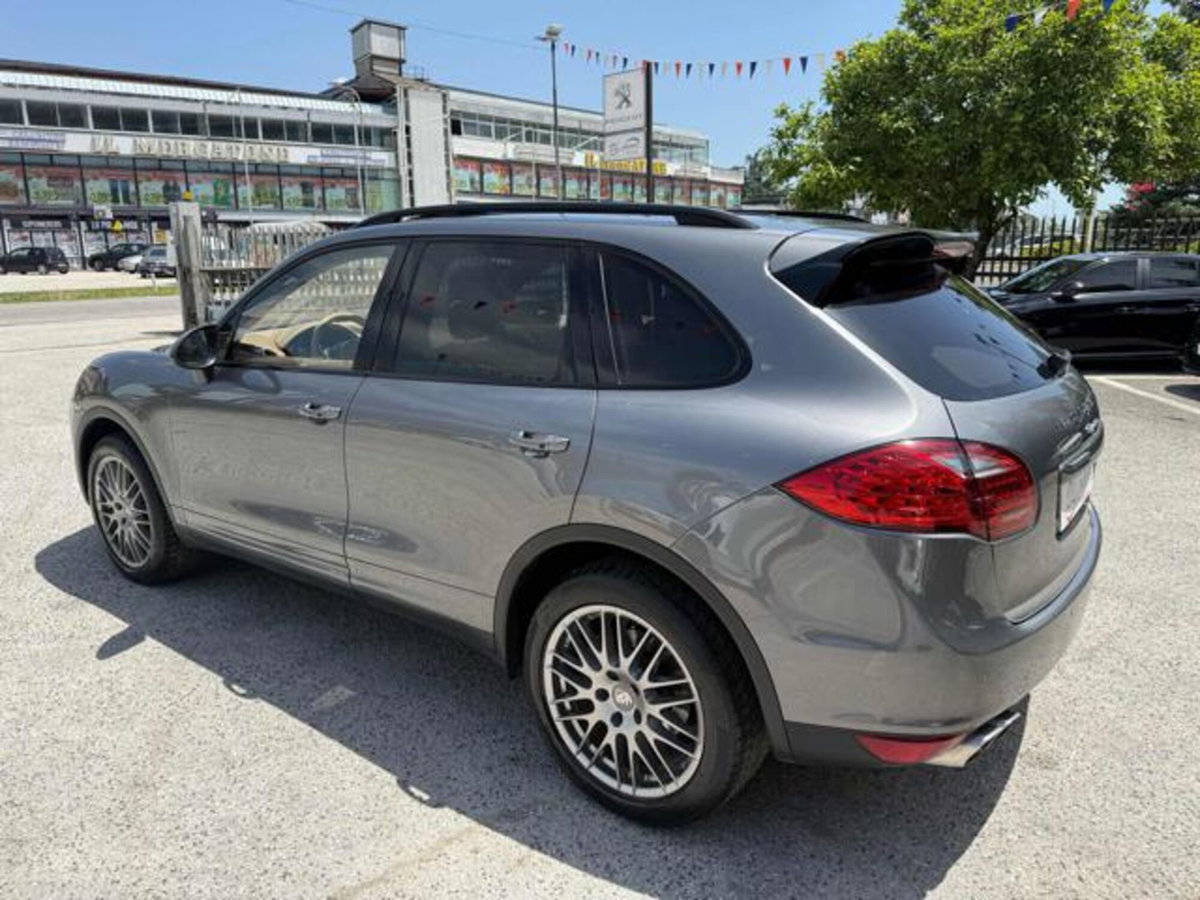 Porsche Cayenne 3.0 Diesel 250CV Platinum Edition (4)