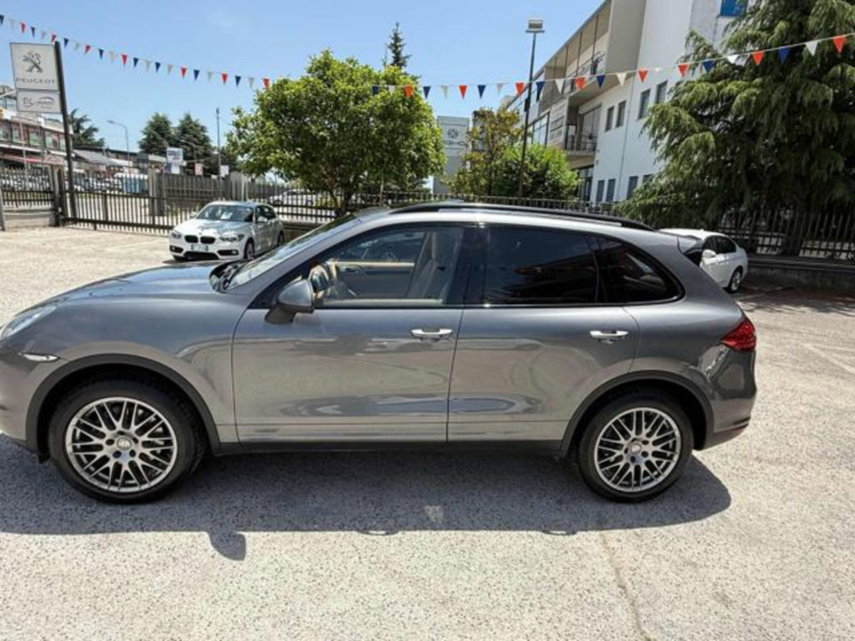 Porsche Cayenne 3.0 Diesel 250CV Platinum Edition (5)