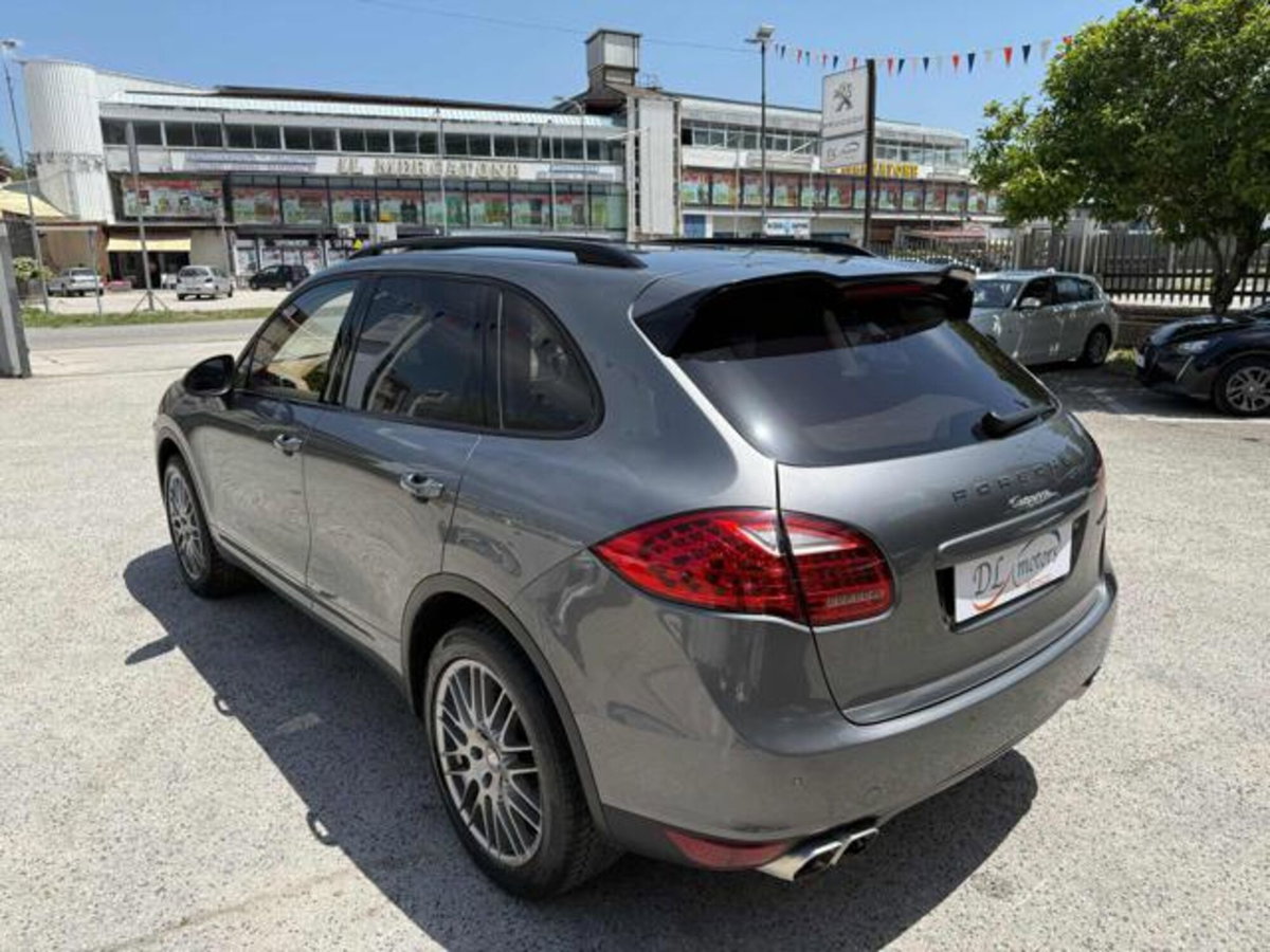 Porsche Cayenne 3.0 Diesel 250CV Platinum Edition (6)