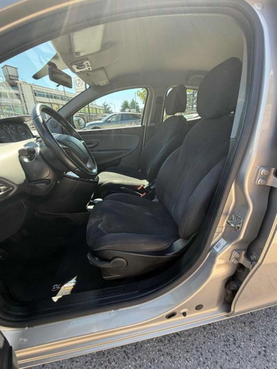 Lancia Ypsilon 1.2 69 CV 5 porte GPL Ecochic Gold (15)