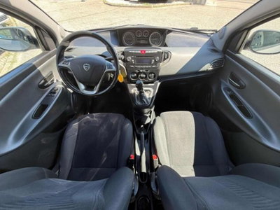 Lancia Ypsilon 1.2 69 CV 5 porte GPL Ecochic Gold (18)