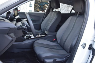 Peugeot 2008 BlueHDi 130 S&S EAT8 Allure Pack (8)