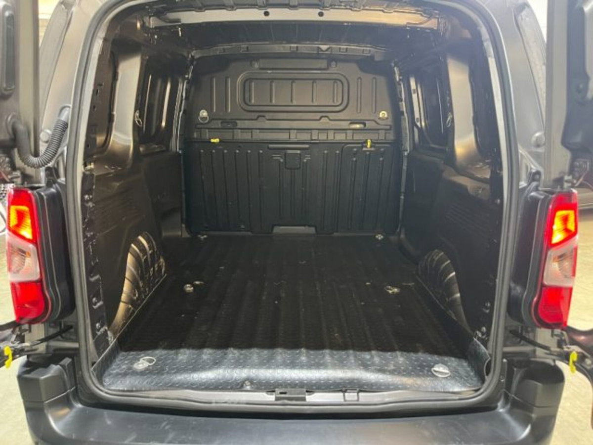 Citroen Berlingo BlueHDi 130 Stop&Start EAT8 M Feel (12)