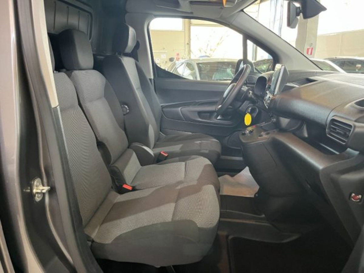 Citroen Berlingo BlueHDi 130 Stop&Start EAT8 M Feel (19)