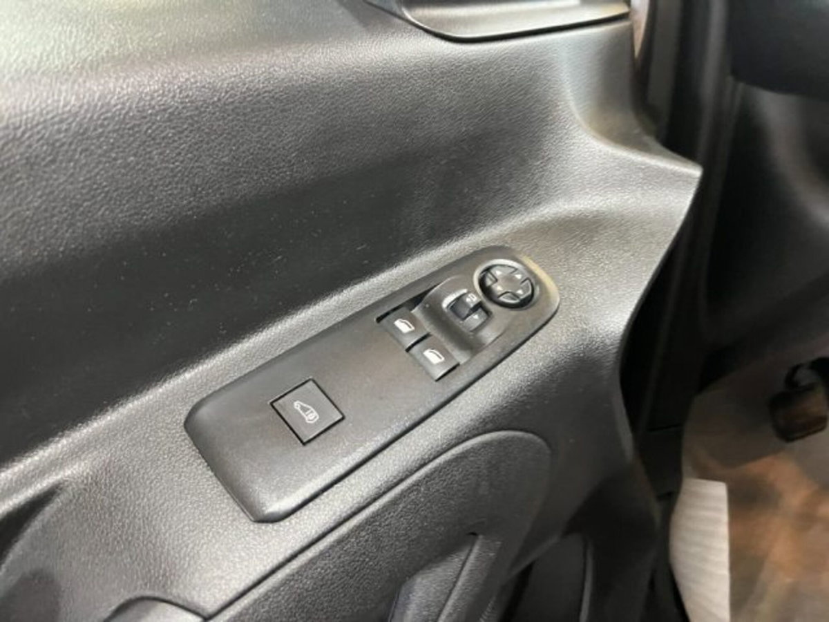 Citroen Berlingo BlueHDi 130 Stop&Start EAT8 M Feel (20)