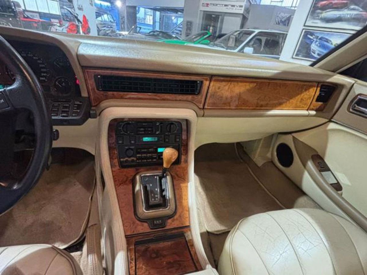 Jaguar Sovereign 4.0 cat automatic (12)