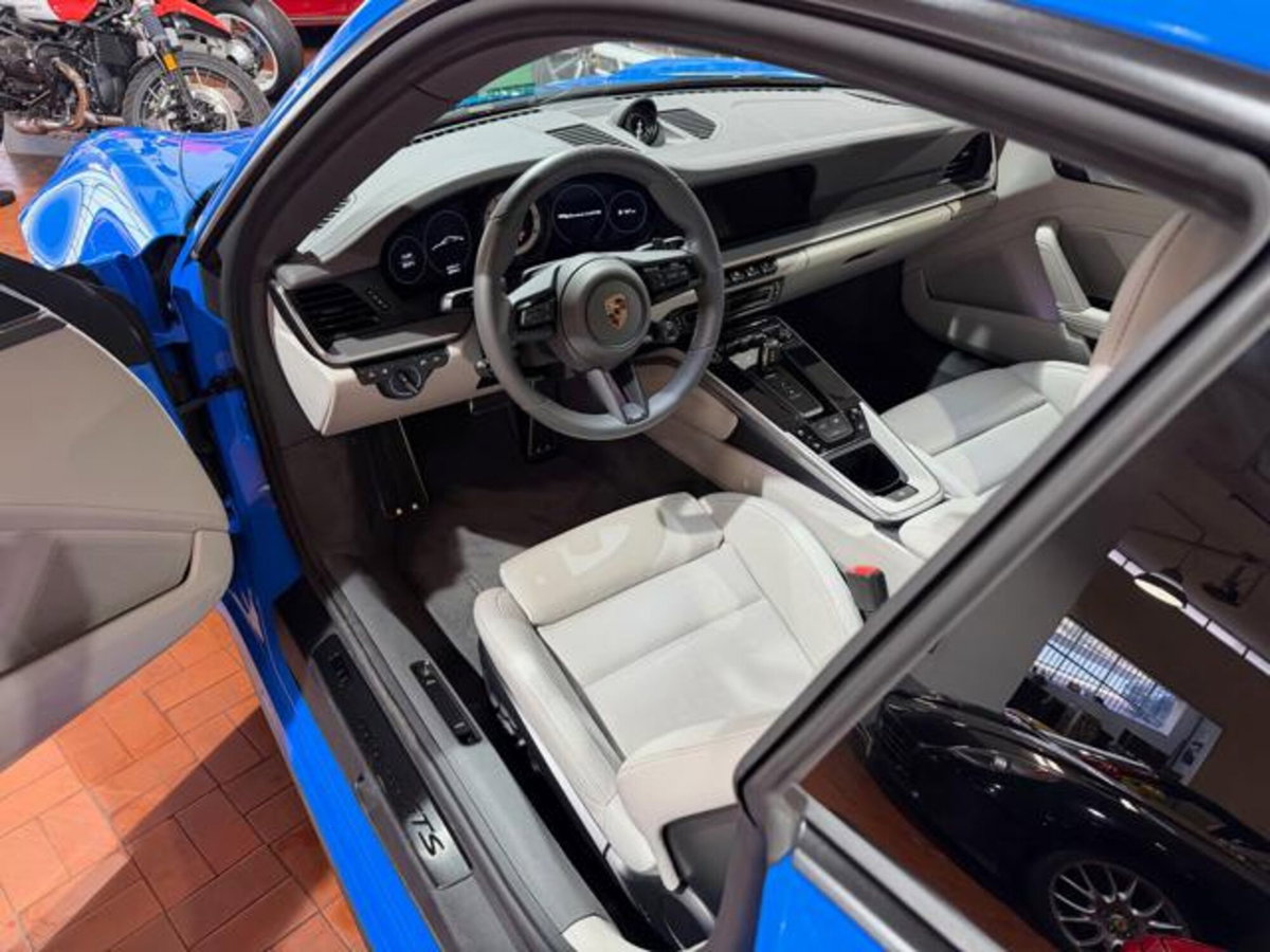 Porsche 911 Coupé Coupe 3.0 Carrera 4 GTS (16)