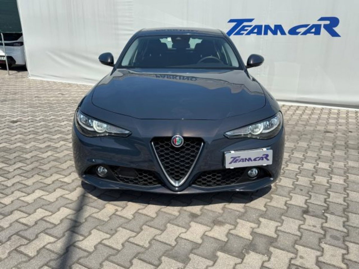 Alfa Romeo Giulia 2.2 Turbodiesel 150 CV AT8 Super (2)