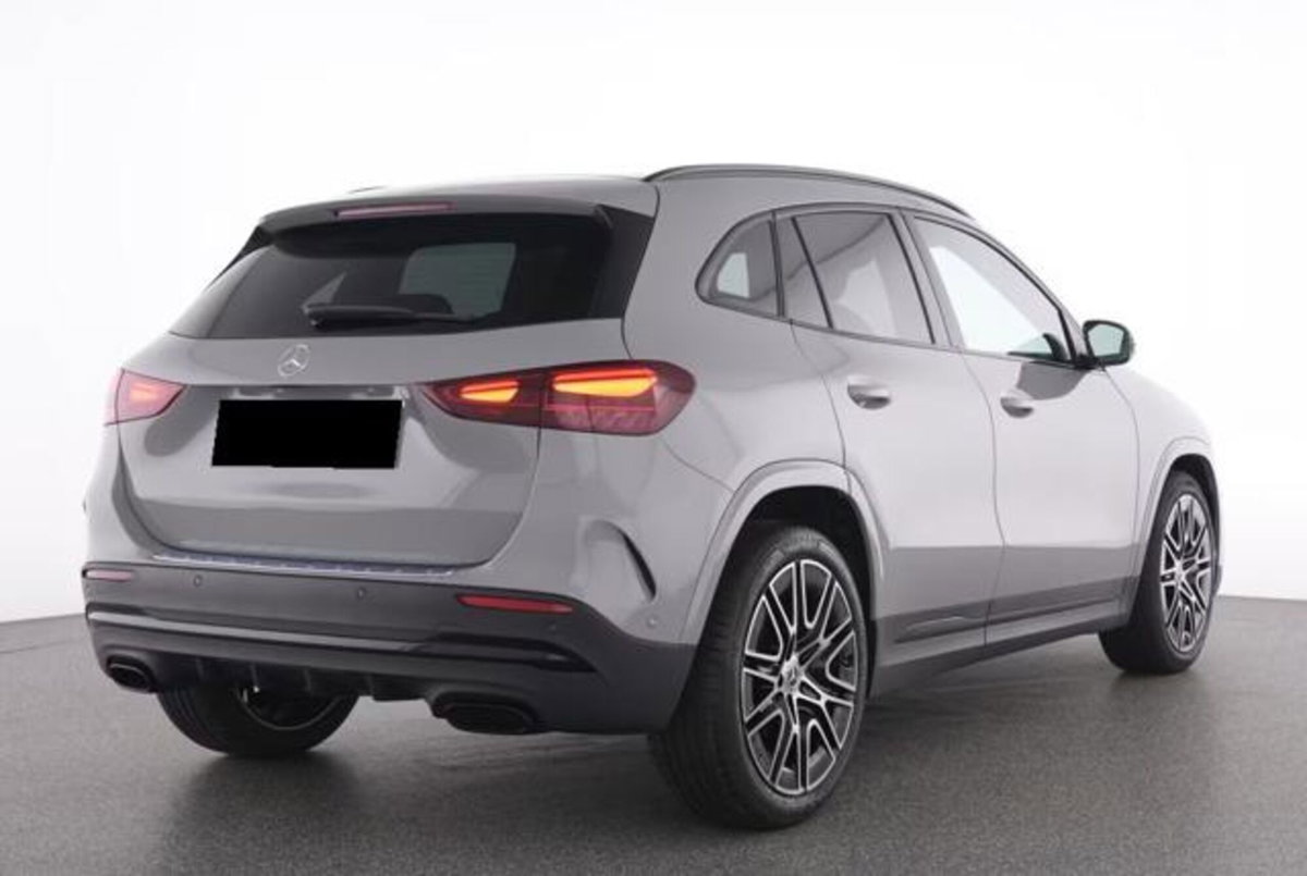 Mercedes-Benz GLA SUV 180 Automatic Premium (2)