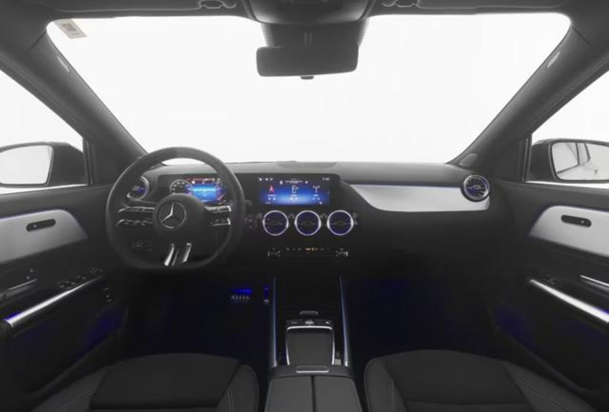 Mercedes-Benz GLA SUV 180 Automatic Premium (3)