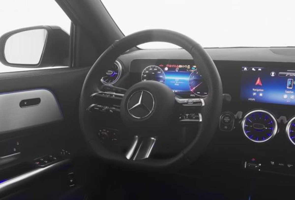 Mercedes-Benz GLA SUV 180 Automatic Premium (4)