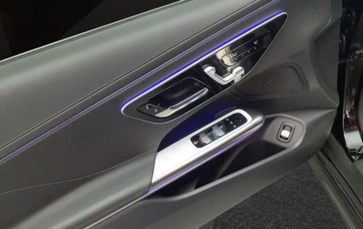 Mercedes-Benz CLE Cabrio 200 AMG Line Premium auto (14)