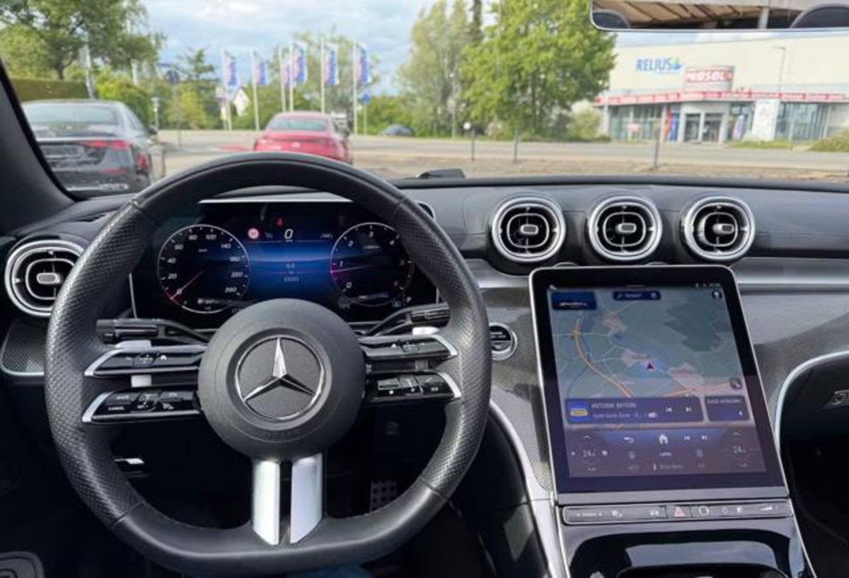 Mercedes-Benz CLE Cabrio 220 d AMG Line Premium Plus auto (4)