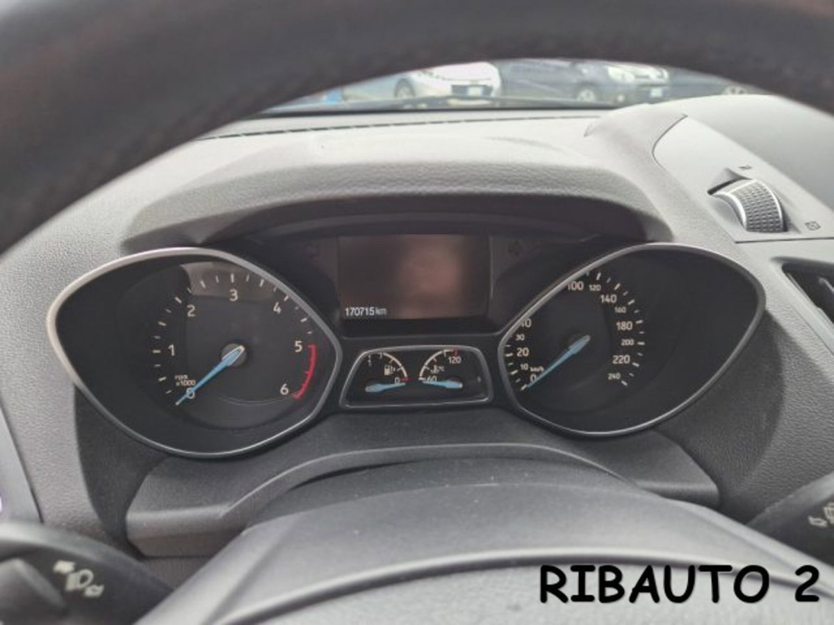 Ford Kuga 2.0 TDCI 150 CV S&S 2WD Vignale (10)