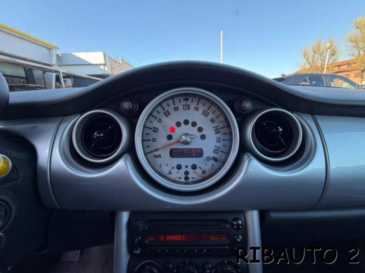 MINI Mini 1.6 16V Cooper (5)