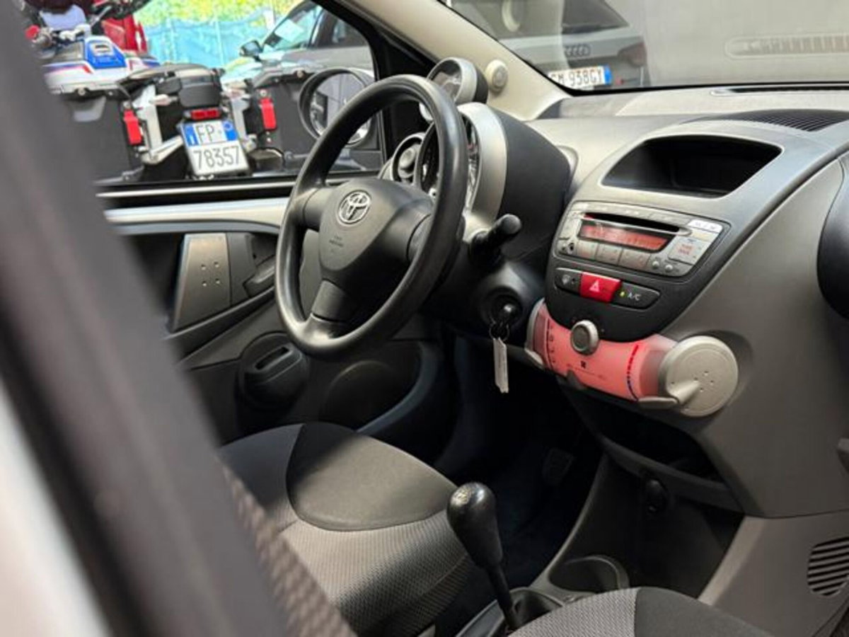 Toyota Aygo 1.0 12V VVT-i 5 porte Sol (10)