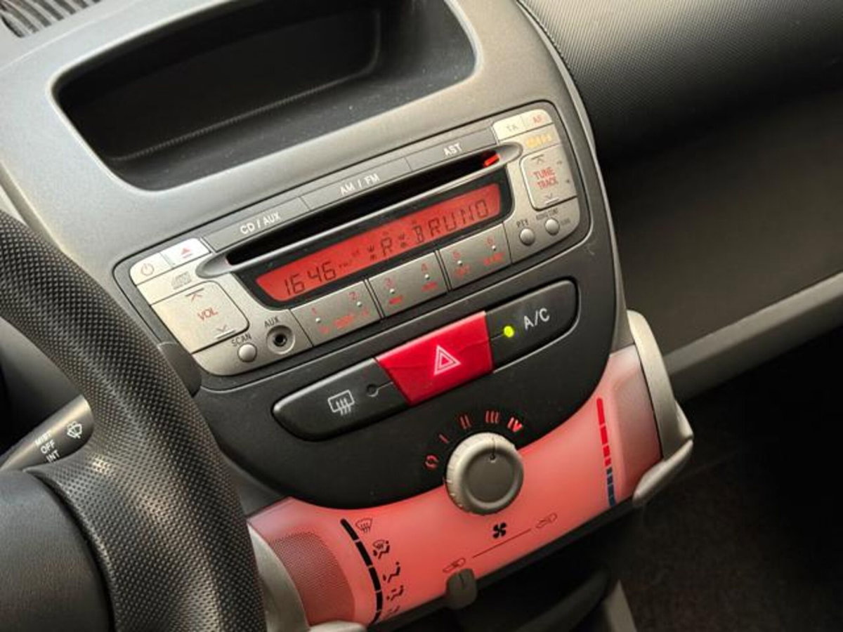 Toyota Aygo 1.0 12V VVT-i 5 porte Sol (11)