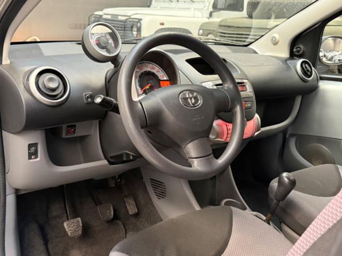 Toyota Aygo 1.0 12V VVT-i 5 porte Sol (8)