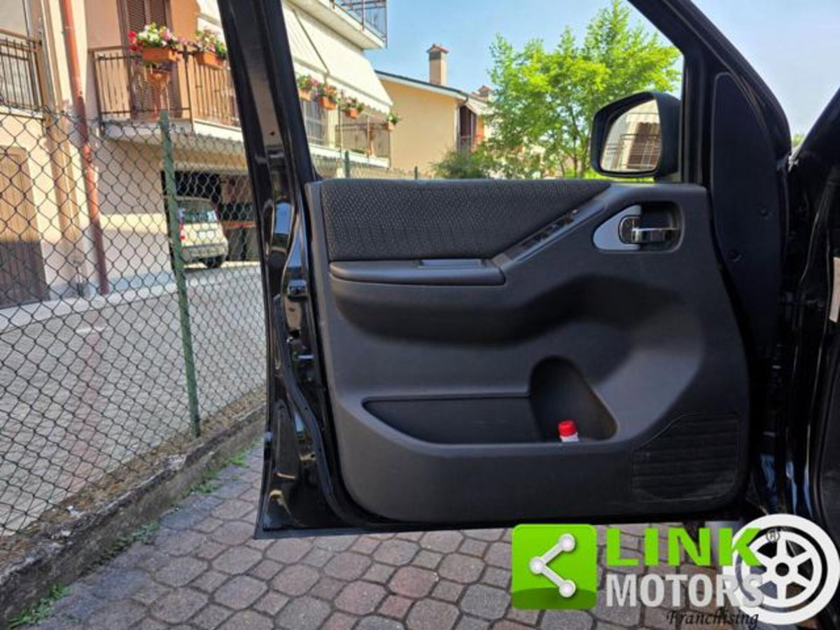 Nissan Navara 2.5 dCi 190CV 4 porte Double Cab Sport (20)