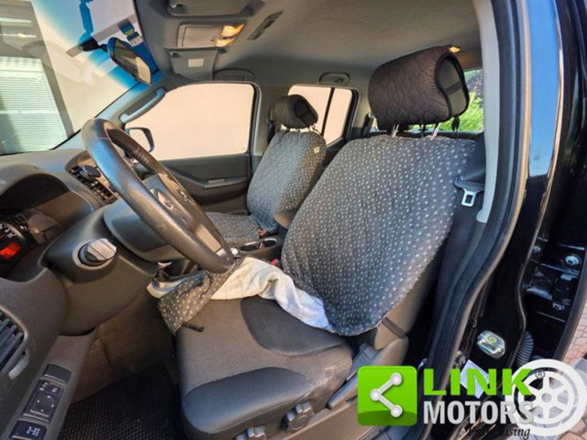 Nissan Navara 2.5 dCi 190CV 4 porte Double Cab Sport (4)