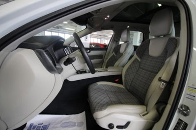 Volvo XC60 B5 AWD Geartronic R-design (19)