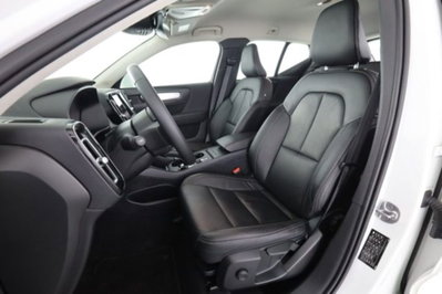 Volvo XC40 T2 Geartronic Momentum Pro (2)