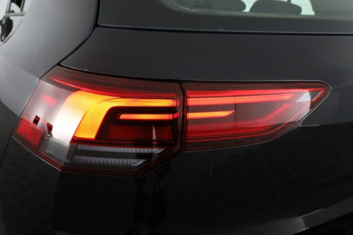 Volkswagen Golf Variant 2.0 TDI SCR DSG Life (10)