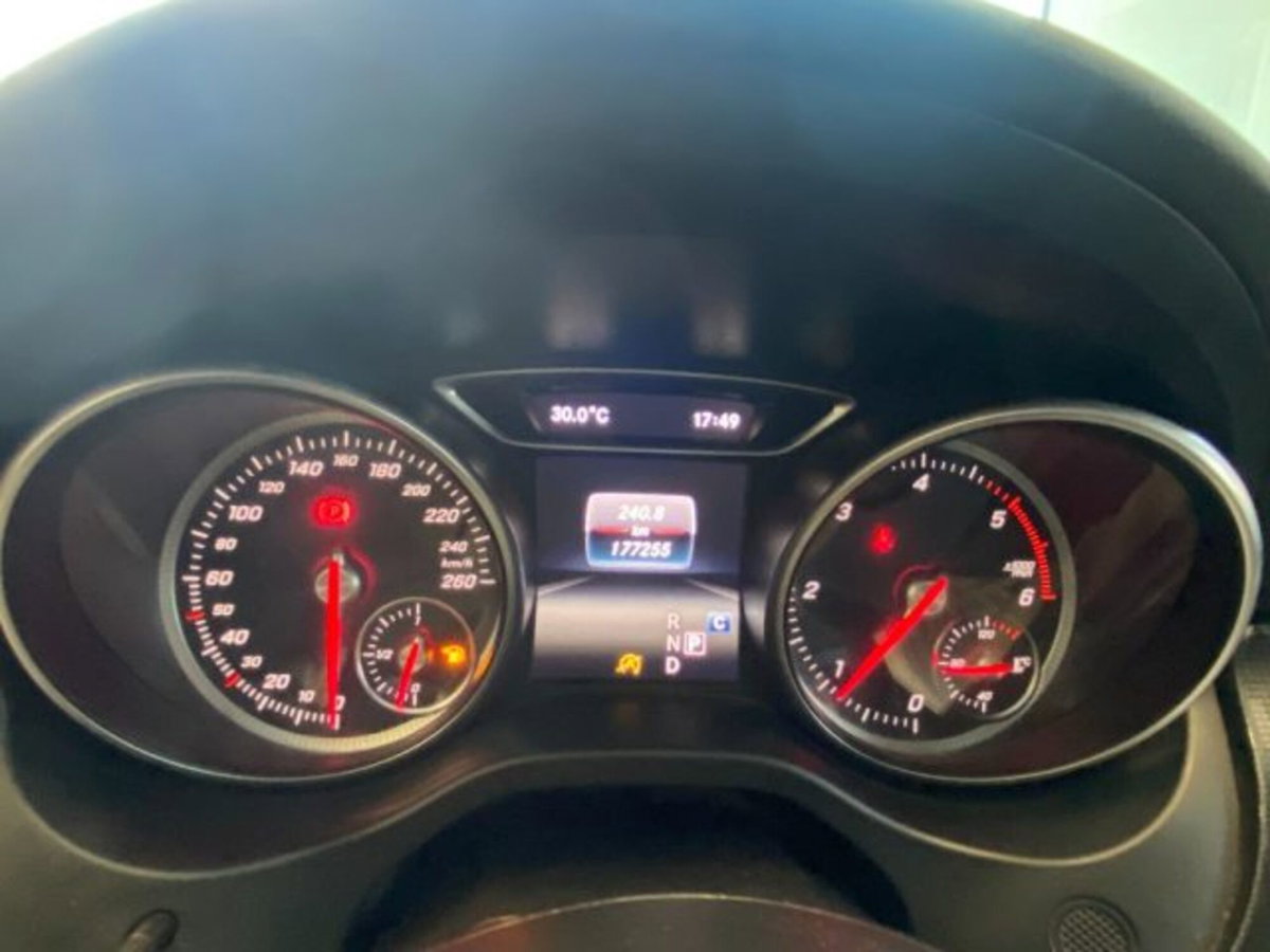 Mercedes-Benz CLA Shooting Brake 180 d Automatic Sport (10)