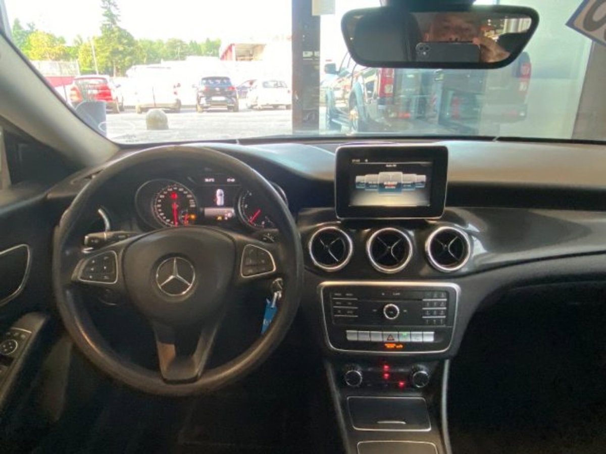 Mercedes-Benz CLA Shooting Brake 180 d Automatic Sport (9)