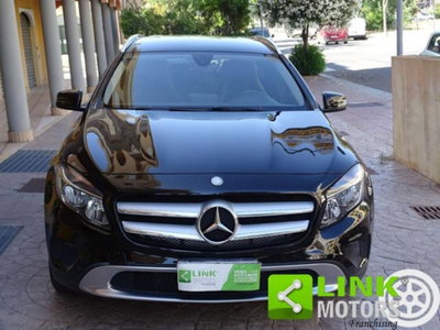 Mercedes-Benz GLA SUV 200 d Business (2)