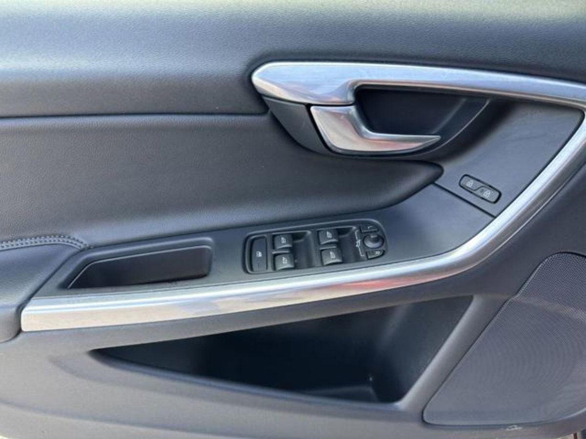 Volvo V60 D2 1.6 Kinetic (9)