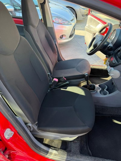 Toyota Aygo 1.0 12V VVT-i 5 porte Sol (11)