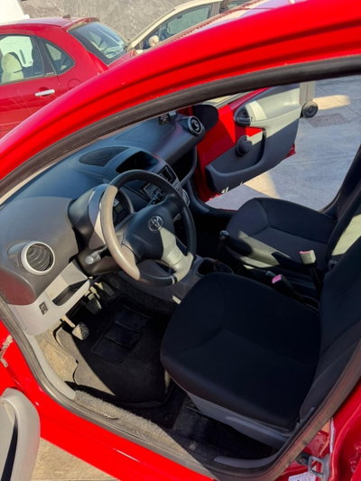Toyota Aygo 1.0 12V VVT-i 5 porte Sol (7)