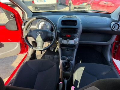 Toyota Aygo 1.0 12V VVT-i 5 porte Sol (8)