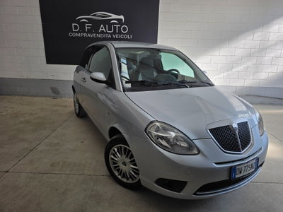 Lancia Ypsilon 1.2 New Oro (2)