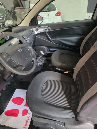Lancia Ypsilon 1.2 New Oro (5)
