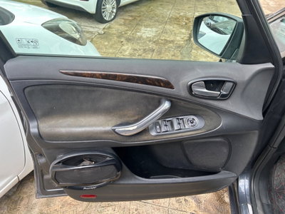 Ford Galaxy 2.0 TDCi 140 CV Ghia DPF (12)