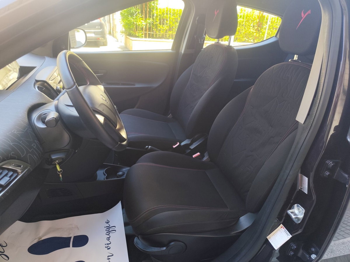 Lancia Ypsilon 1.2 69 CV Argento (13)