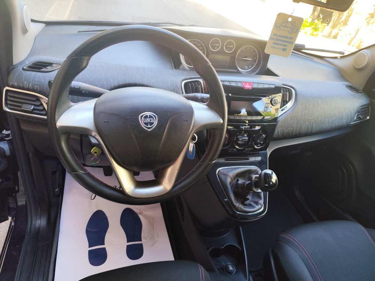 Lancia Ypsilon 1.2 69 CV Argento (15)