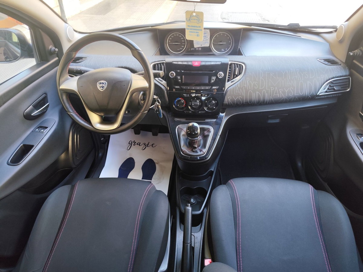 Lancia Ypsilon 1.2 69 CV Argento (16)