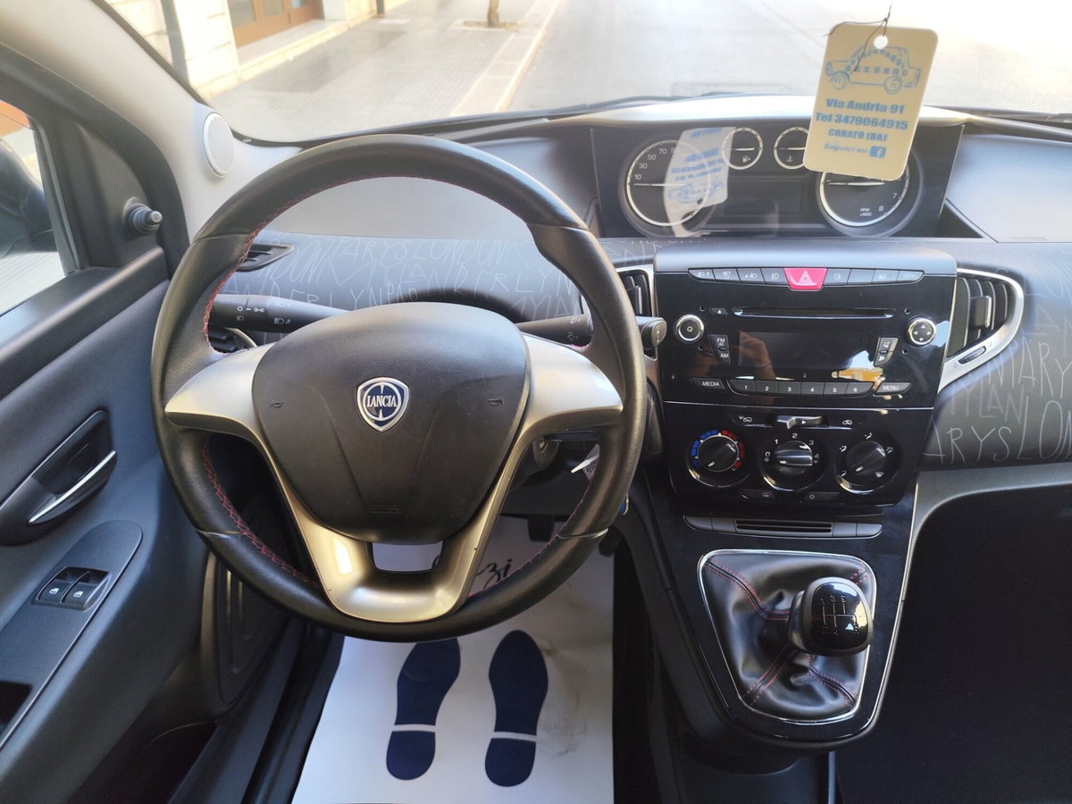 Lancia Ypsilon 1.2 69 CV Argento (17)