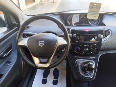 Lancia Ypsilon 1.2 69 CV Unyca (17)