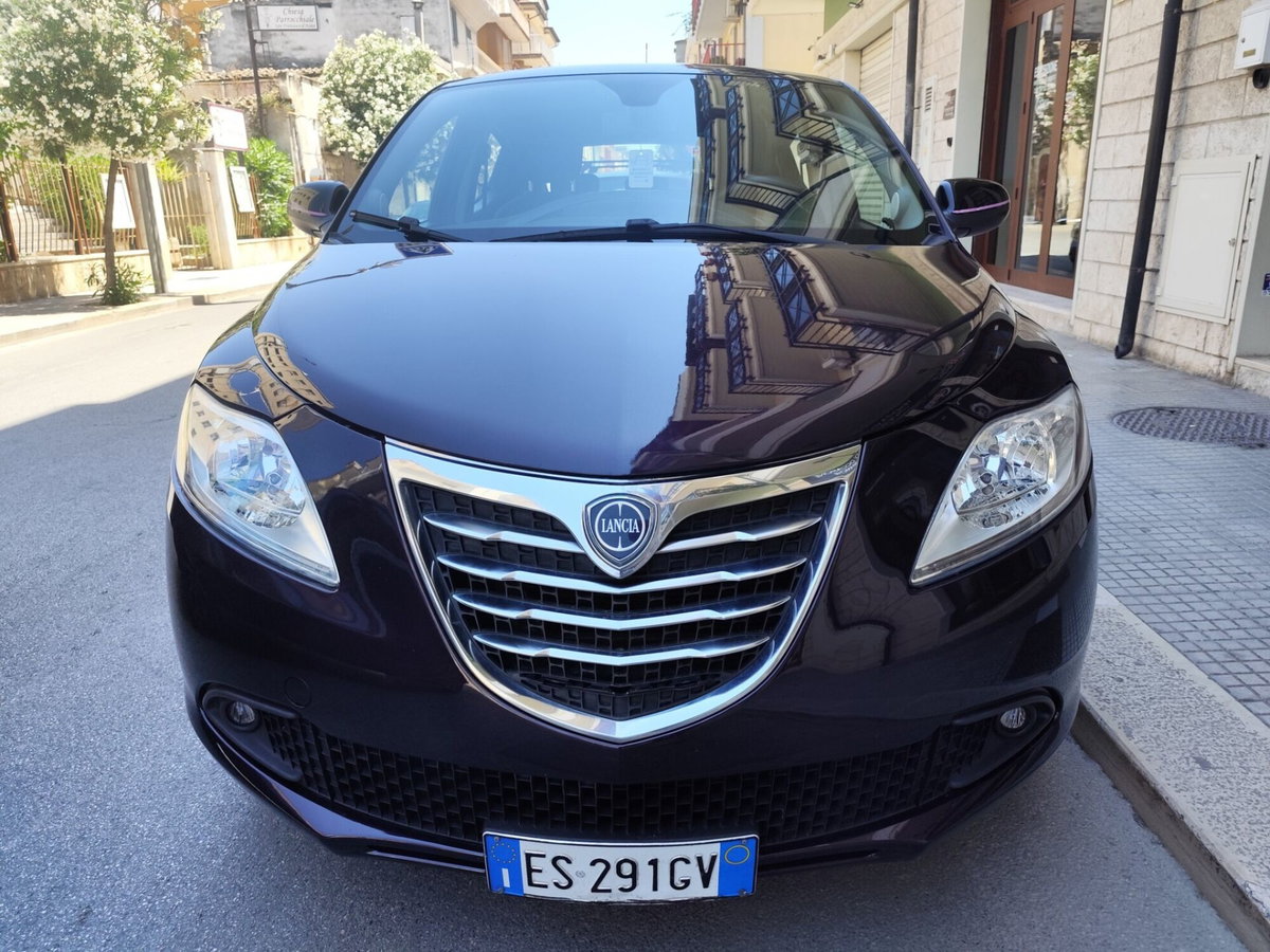 Lancia Ypsilon 1.2 69 CV Argento (2)