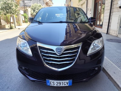 Lancia Ypsilon 1.2 69 CV Unyca (2)