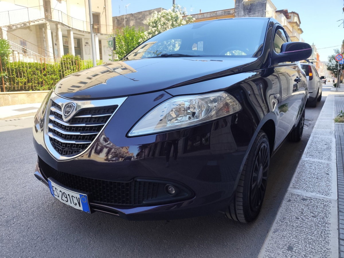 Lancia Ypsilon 1.2 69 CV Argento (3)
