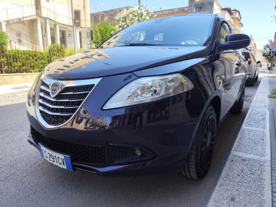 Lancia Ypsilon 1.2 69 CV Unyca (3)