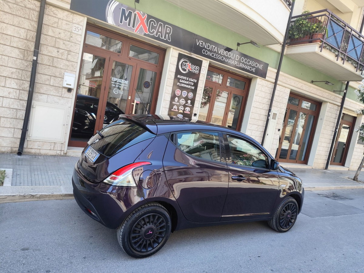 Lancia Ypsilon 1.2 69 CV Argento (8)