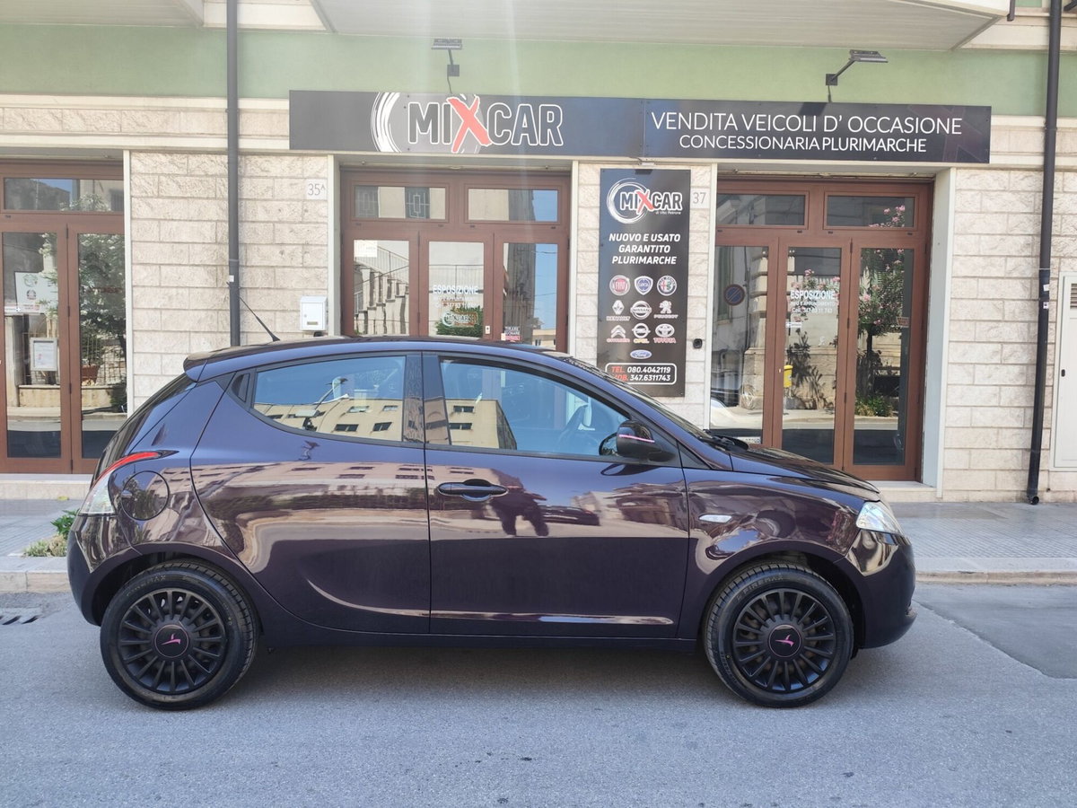Lancia Ypsilon 1.2 69 CV Argento (9)