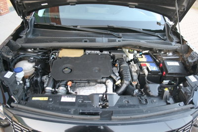 Peugeot 2008 BlueHDi 130 S&S EAT8 Allure Pack (13)