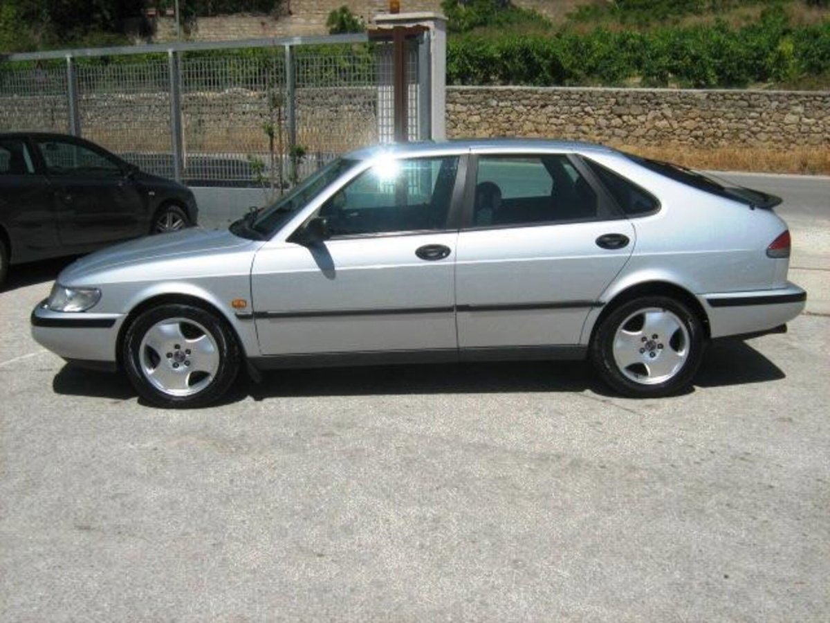 Saab 900 2.0i turbo 16V cat 5 porte S (2)